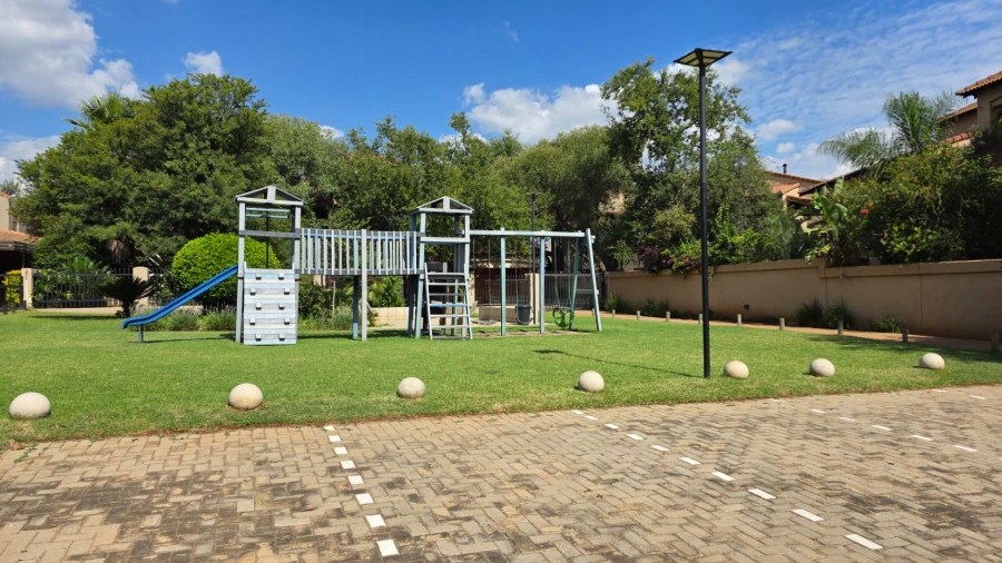 To Let 4 Bedroom Property for Rent in Melodie North West